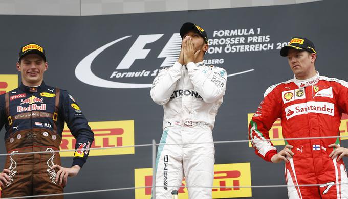 Max Verstappen (levo) v krasni družbi dveh svetovnih prvakov formule 1: Hamiltona in Raikkonena. | Foto: 