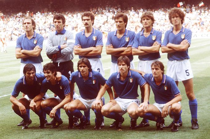 Italijani so pred 38 leti v Španiji osvojili naslov svetovnega prvaka. V skupini so se komaj prebili v drugi del, nato pa navdušili svetovno javnost in v velikem finalu premagali ZRN s 3:1. Tudi s pomočjo zadetka Rossija. | Foto: Guliverimage/Getty Images