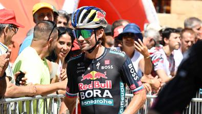 Primož Roglič sprintal v klanec do etapne zmage ter se spet približal rdeči majici