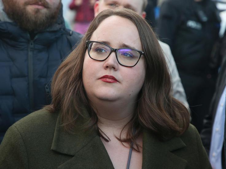 "V Nemčiji, denimo, je predsednica Zelenih (Ricarda Lang op. avt.) močne postave. Ko je nastopila to mesto, se je nanjo zlil plaz negativnih seksističnih komentarjev. Tudi zato si marsikatera ženska potem premisli in se odloči, da tega ne potrebuje in da se ne bo javno izpostavljala," je prepričana Marta Kos. | Foto: Guliverimage