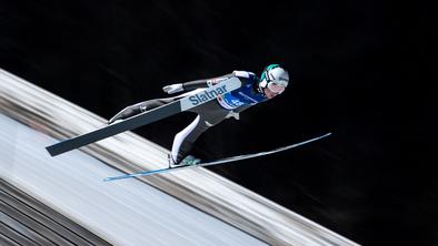 Srečni Poljak z rekordom skakalnice s 13. mesta do zlata, Slovenci brez odličja