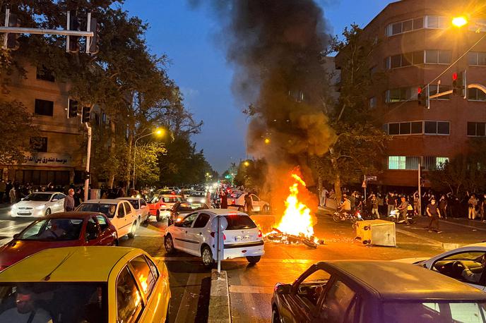 Iran protesti | Iran od lanskega septembra pretresajo protivladni protesti, potem ko je v policijskem pridržanju umrla 22-letna Kurdinja Mahsa Amini. | Foto Reuters