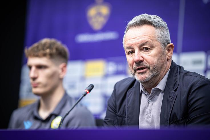 Slaviša Stojanović kot trener Kopra v 1. SNL sploh še ni doživel poraza. Tekmecu je kot strateg kanarčkov čestital za zmago le v pokalnem tekmovanju (Celje) oziroma v Evropi (dvakrat Viking Stavanger). | Foto: Jure Banfi
