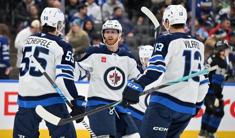 Winnipeg Jets ugnali Nashville in še naprej vodijo v NHL