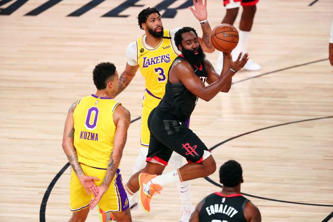 James Harden je povzročal ogromno težav obrambi LA Lakers, pri katerih je Anthony Davis prispeval 17 točk in 12 skokov. | Foto: Guliverimage/Getty Images