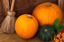 Pisana jesen pred vhodnimi vrati