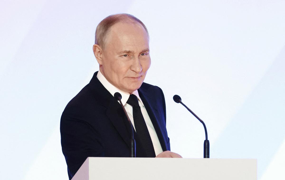 Vladimir Putin | "Ob tej priložnosti bi mu rad čestital za izvolitev za predsednika Združenih držav Amerike," je na forumu Valdaj v mestu Soči dejal Putin.  | Foto Reuters