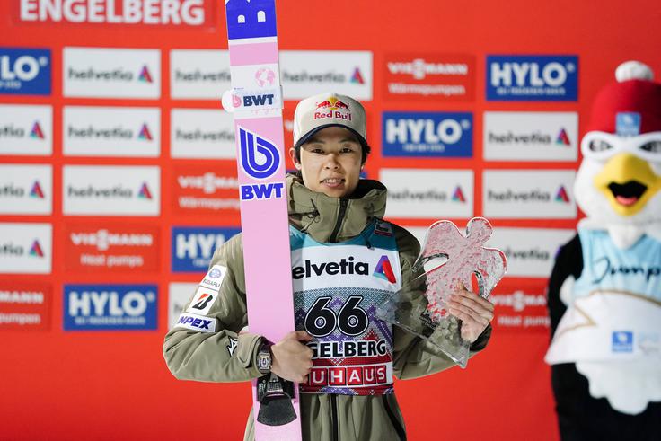 Rjoju Kobajaši je v Engelbergu končal zmagoviti niz Domna Prevca, Japonec ve, kako priti do prestižne lovorike. Osvojil jo je že trikrat. | Foto: Guliverimage