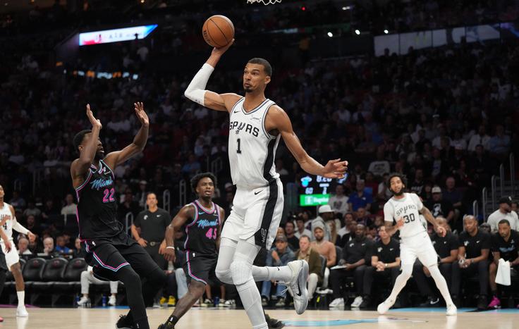 Victor Wembanyama je blestel proti Miamiju. | Foto: Reuters