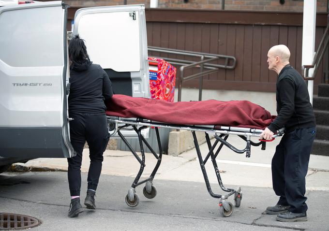 Kanado so pretresla razkritja glede stanja v domu za starejše blizu Montreala, kjer se je razširil novi koronavirus. | Foto: Reuters