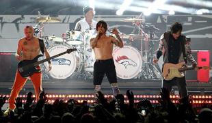 Red Hot Chili Peppers niso niti priklopili kitare in basa