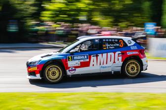 Otroško razposajen in z nazaj obrnjeno kapo: v Sloveniji je užival nemški milijarder