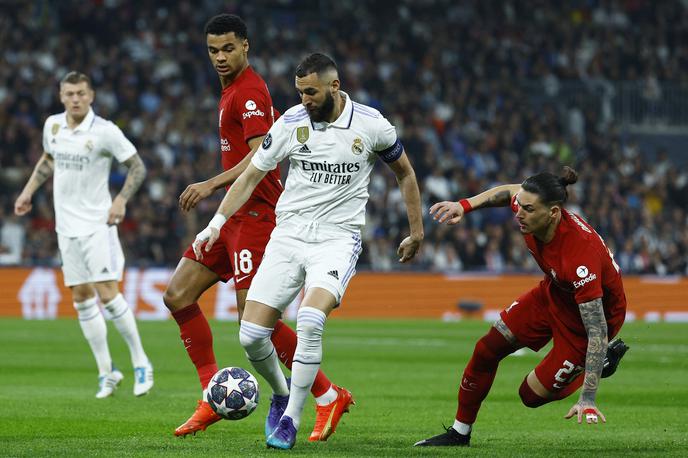 Real Madrid - Liverpool | Real je s skupnim izidom 6:2 v osmini finala lige prvakov izločil Liverpool. Edini gol na povratni tekmi je zabil Karim Benzema. | Foto Reuters