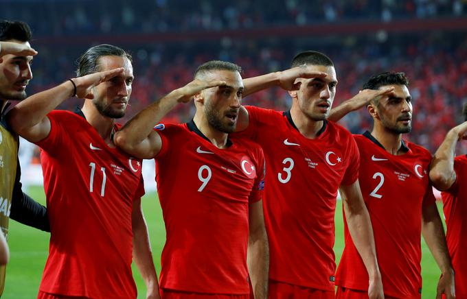 Turški nogometaši so tako prejšnji petek izrazili podporo turški ofenzivi proti Kurdom v Siriji. | Foto: Reuters