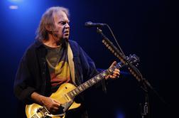 Kanadski rock poet Neil Young dopolnil 80 let