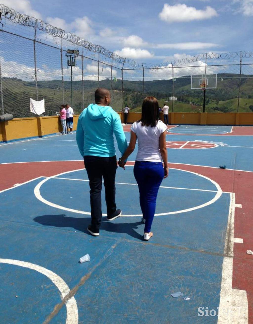 prizori iz zapora Los Teques v Venezueli