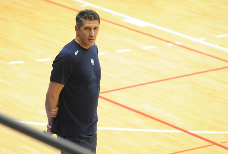 Slobodan Kovač opozarja že na Španijo: "Treba bo dobro servirati, da jih oddaljimo od mreže in jim podremo taktični načrt." | Foto: Sportida