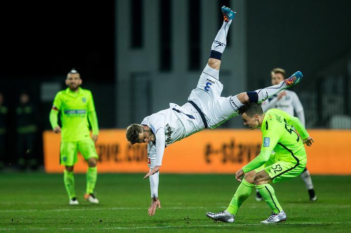Elvedin Džinić | Mariboru je zmago v zaključku tekme ukradel njegov nekdanji kapetan Elvedin Džinić. | Foto Vid Ponikvar