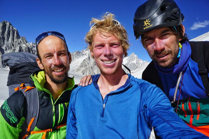 Latok | Luka Stražar, Tom Livingstone in Aleš Česen (od leve proti desni) so se 9. avgusta 2018 kot prvi v zgodovini po severni steni povzpeli do vrha 7145 metrov visokega Latoka v Karakorumu. Mnogi jim že pripisujejo zlati cepin, najvišje priznanje v svetu alpinizma. | Foto Tom Livingstone