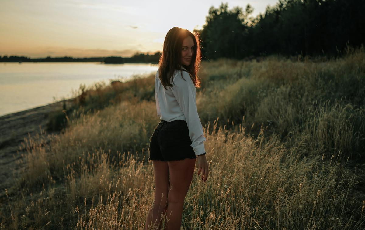 ženska, dekle, pomlad, poletje | Foto Unsplash