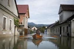 Plazovi še ogrožajo nekaj hiš, severni del Kostanjevice še vedno pod vodo (video)