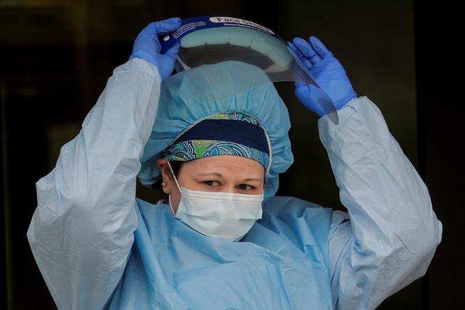 Po podatkih univerze Johnsa Hopkinsa so v ZDA v sredo zvečer zabeležili 1.262 novih smrtnih žrtev v zadnjih 24 urah, potrdili pa so tudi 53 tisoč novih okužb. | Foto: Reuters