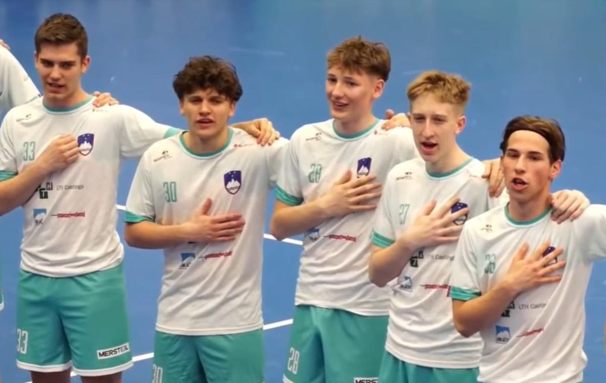 slo 1 | Mladi slovenski igralci floorballa so pred tretjo tekmo svetovnega mladinskega prvenstva v Zürichu v Švici po spodrsljaju organizatorja, ki ni zagotovil predvajanja slovenske himne, Zdravljico odločno odpeli kar sami.