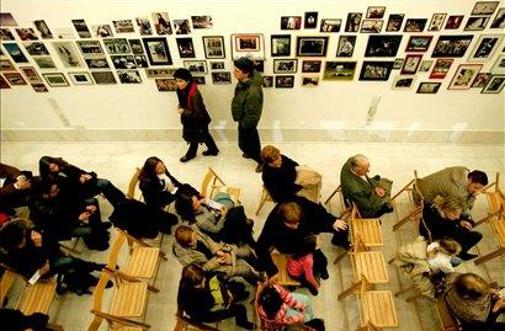V Kresiji razstava in dobrodelna dražba fotografij Enookih
