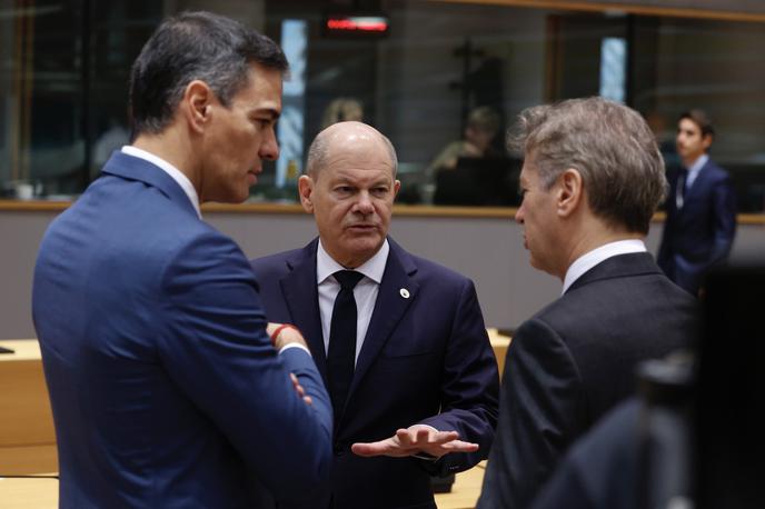 zasedanje sveta EU | Nemški kancler Olaf Scholz in slovenski premier Robert Golob sta do migracijskih centrov v tretjih državah zadržana, a številni voditelji so nad idejo navdušeni. | Foto STA