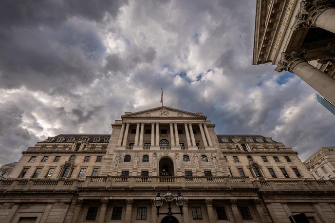 Britanska centralna banka, BoE | Britanska centralna banka opozarja: trenutno napihovanje cen delnic umetnointeligenčnih podjetij močno spominja na dogajanje ob prelomu tisočletja, ko je počil tako imenovani balon dotcom. | Foto Shutterstock
