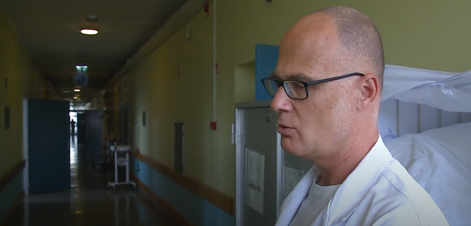 Dr. Veninšek pravi, da se v takšnih prostorih ne da več zagotavljati kakovostne zdravniške oskrbe bolnikom.  | Foto: Planet TV