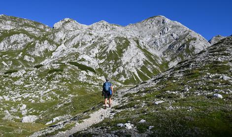 Pohod po samotni dolini za Kopico na mogočni Kanjavec #video