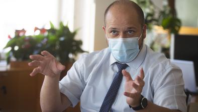 Poklukar o razglasitvi epidemije: Uporabiti moramo zdravo kmečko pamet #video