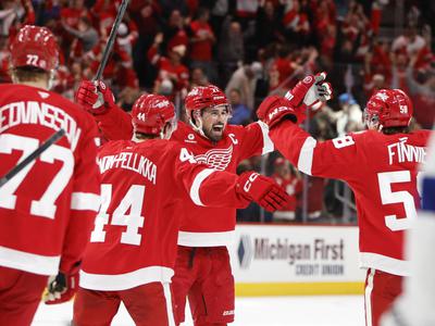 Rdeča krila in Hudiči lovijo šesto zaporedno zmago