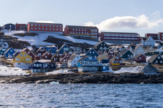 Glavno mesto Grenlandije je Nuuk. | Grenlandija je najredkeje poseljeno območje na svetu. Večina od 57 tisoč prebivalcev živi v prestolnici Nuuk. | Foto Guliverimage