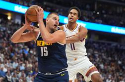 Dončić ima težave s prstom, Jokić že v tretji četrtini do trojnega dvojčka