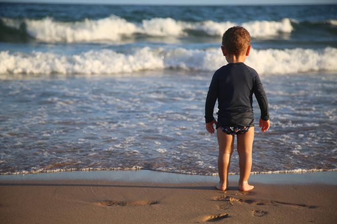 UV-majica, otrok, morje, plaža, sonce | Foto Shutterstock