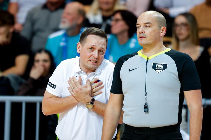 Aleksander Sekulić, slovenska košarkarska reprezentanca | Zasedba Aleksandra Sekulića se bo danes pomerila še s Švedsko. | Foto Aleš Fevžer