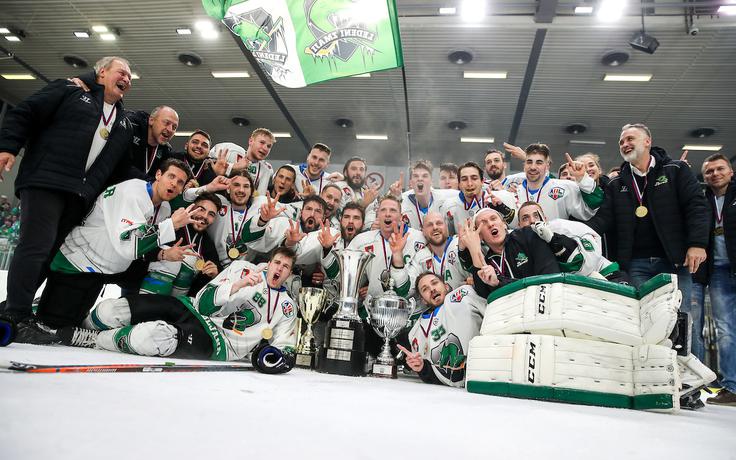 Fotografija zadnjega veselja Olimpije ob naslovu državnega prvaka - april 2019 | Foto: Matic Klanšek Velej/Sportida