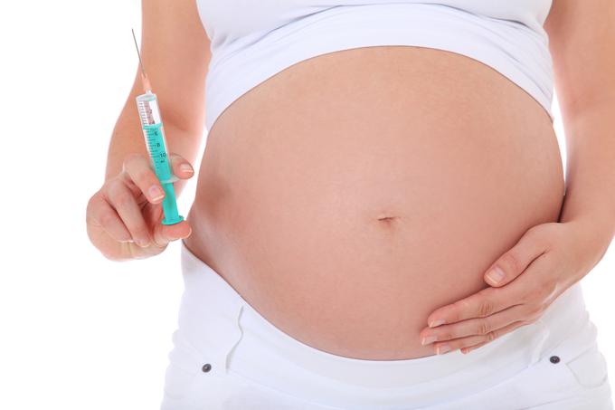 Od letošnjega leta je cepljenje proti oslovskemu kašlju za nosečnice brezplačno. | Foto: Getty Images