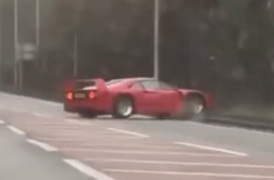 Nesrečni trenutek, ko je razbil dragoceni ferrari F40 #video