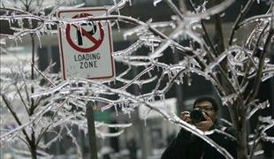 ZDA še vedno v snegu in ledu