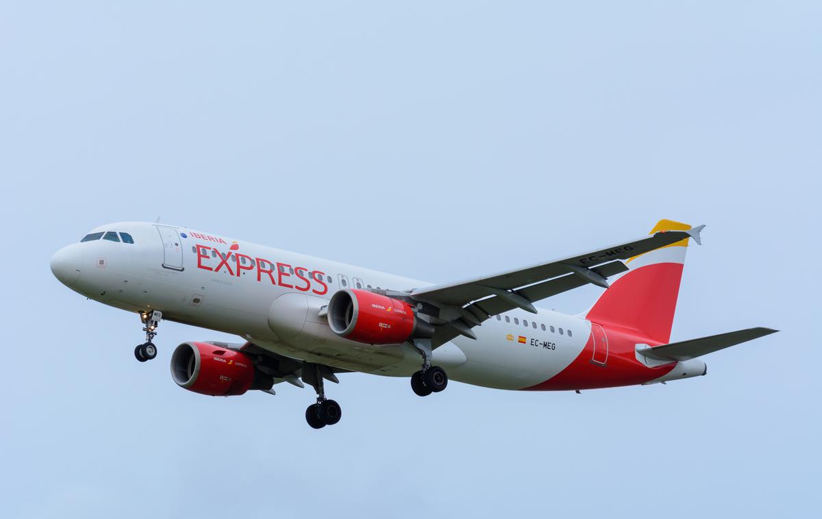 Iberia Express | Že v petek je letalska družba zaradi prihajajočih stavk napovedala, da bo v prvih treh dneh stavke odpovedala 24 notranjih letov, kar bo vplivalo na približno tri tisoč potnikov. | Foto Shutterstock