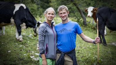 Metka in Blaž Marinč: Novodobna pastirja, zaradi katerih je bohinjska planina znova zaživela #foto #video