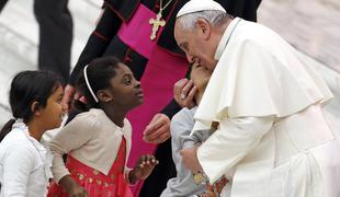 Papež: Skrb za revne ni komunizem