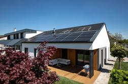 Ko sončna elektrarna zataji: kako si je Nejc Korošec povrnil 30 odstotkov izgubljene energije in prihranil več sto evrov letno