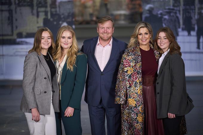 Nizozemska kraljeva družina, od leve proti desni: princese Ariane, Amalia, kralj in kraljica ter princesa Alexia. | Foto: AP / Guliverimage
