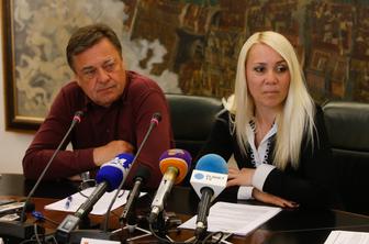 Posli Jankovićevih dam, ki smrdijo do neba