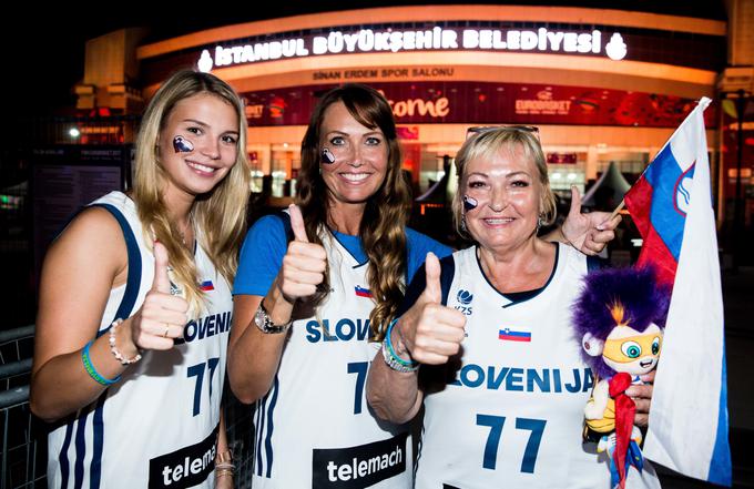 Anamaria z Lukovo mamo in babico | Foto: Vid Ponikvar