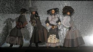Plemenski John Galliano